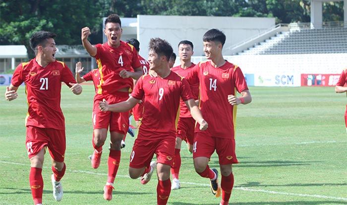 Nguyễn Quốc Việt lập cú đúp, U19 Việt Nam thắng đậm Philippines